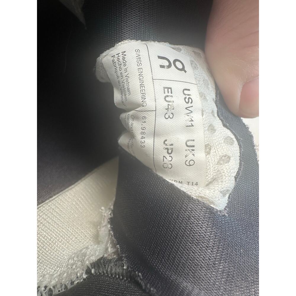 On Running Cloudmonster Running Shoes Size Women'… - image 8